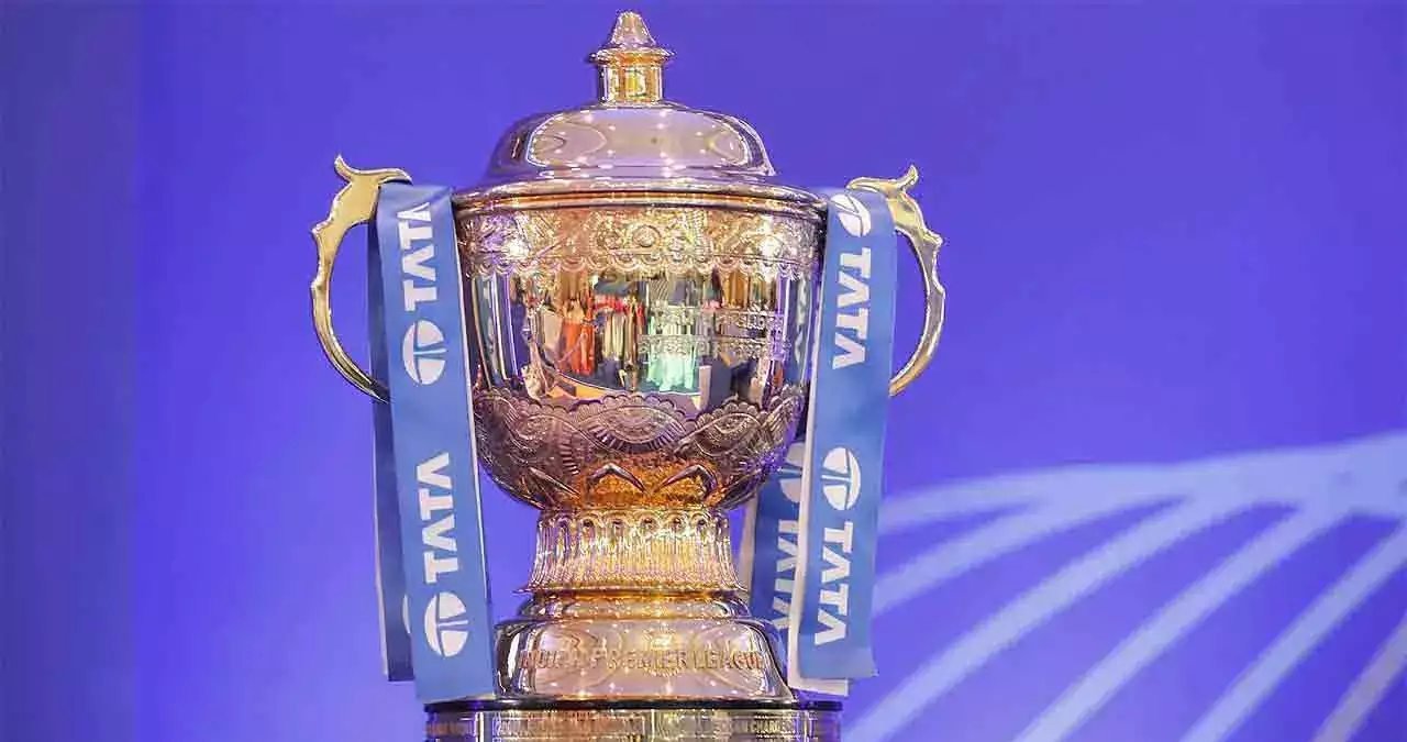 Players in IPL history who have scored 500+ runs in consecutive IPL seasons after the age of 35