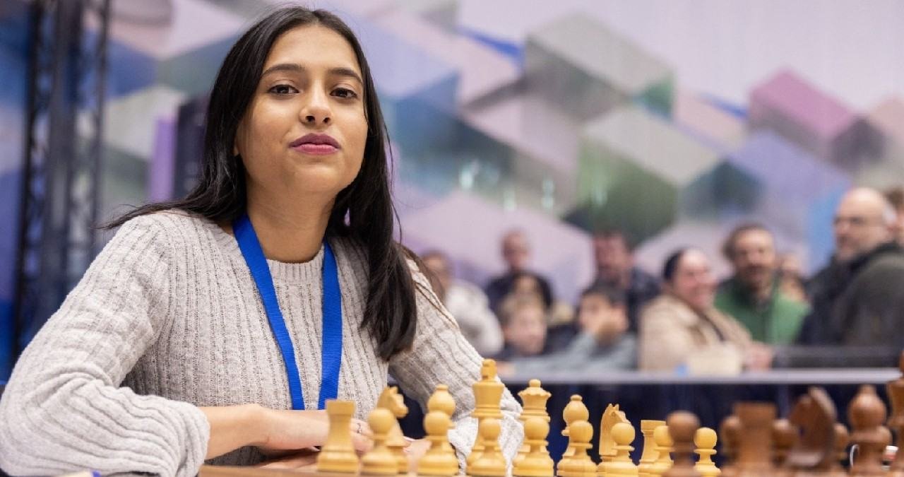 Divya Deshmukh gives India a proud historic win by defeating Hou Yifan in the World Team Blitz Championship