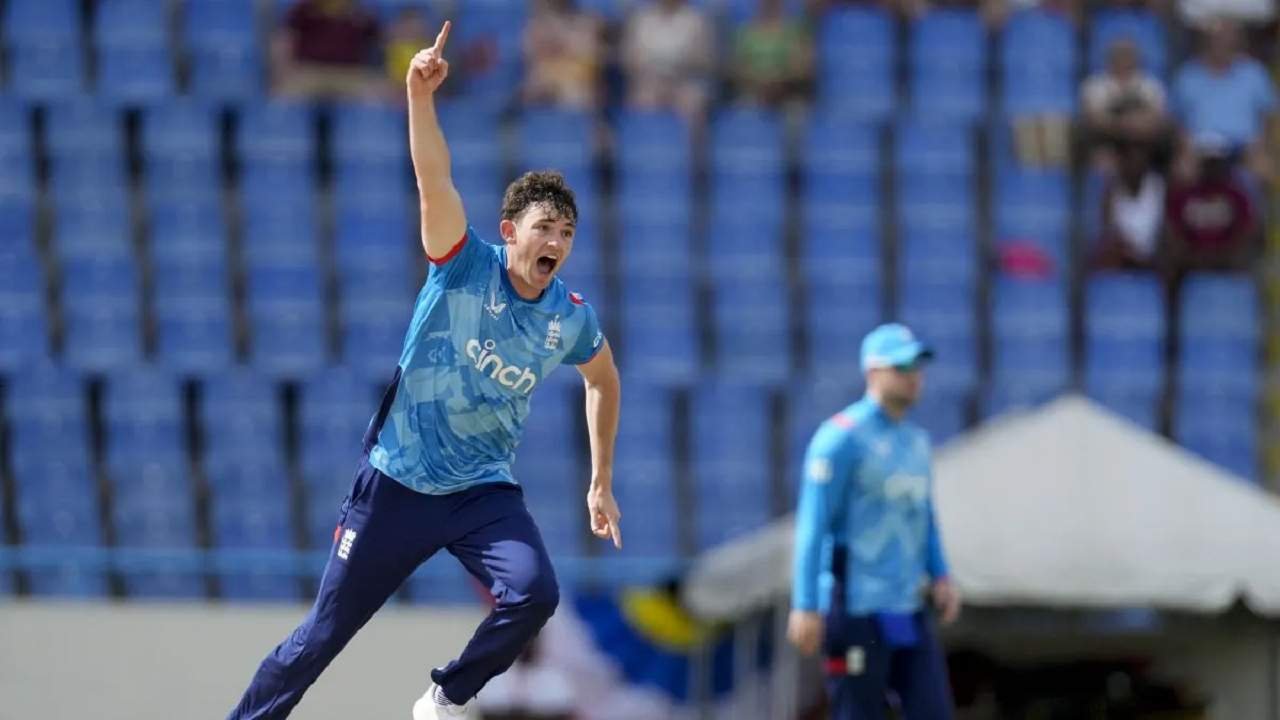 john-turner-retirement-england-fast-bowler-stress-fracture